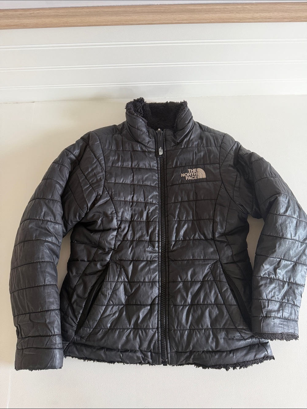 The North Face Kids Black Quilted Puffer Jacket with Sherpa Collar XS(6)